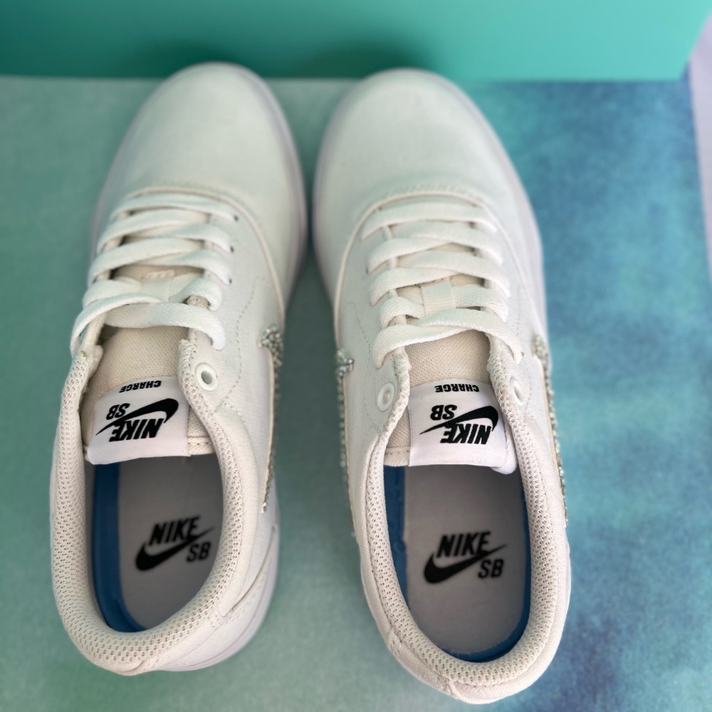 Nike WMS SB Charge Canvas Triple Sneakers with Genuine Swavorski Crystals SZ 6.5 - Picture 5 of 7